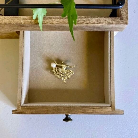 Vintage Pearl and Gold Ballerina Brooch Pin‎ - Picture 4 of 4